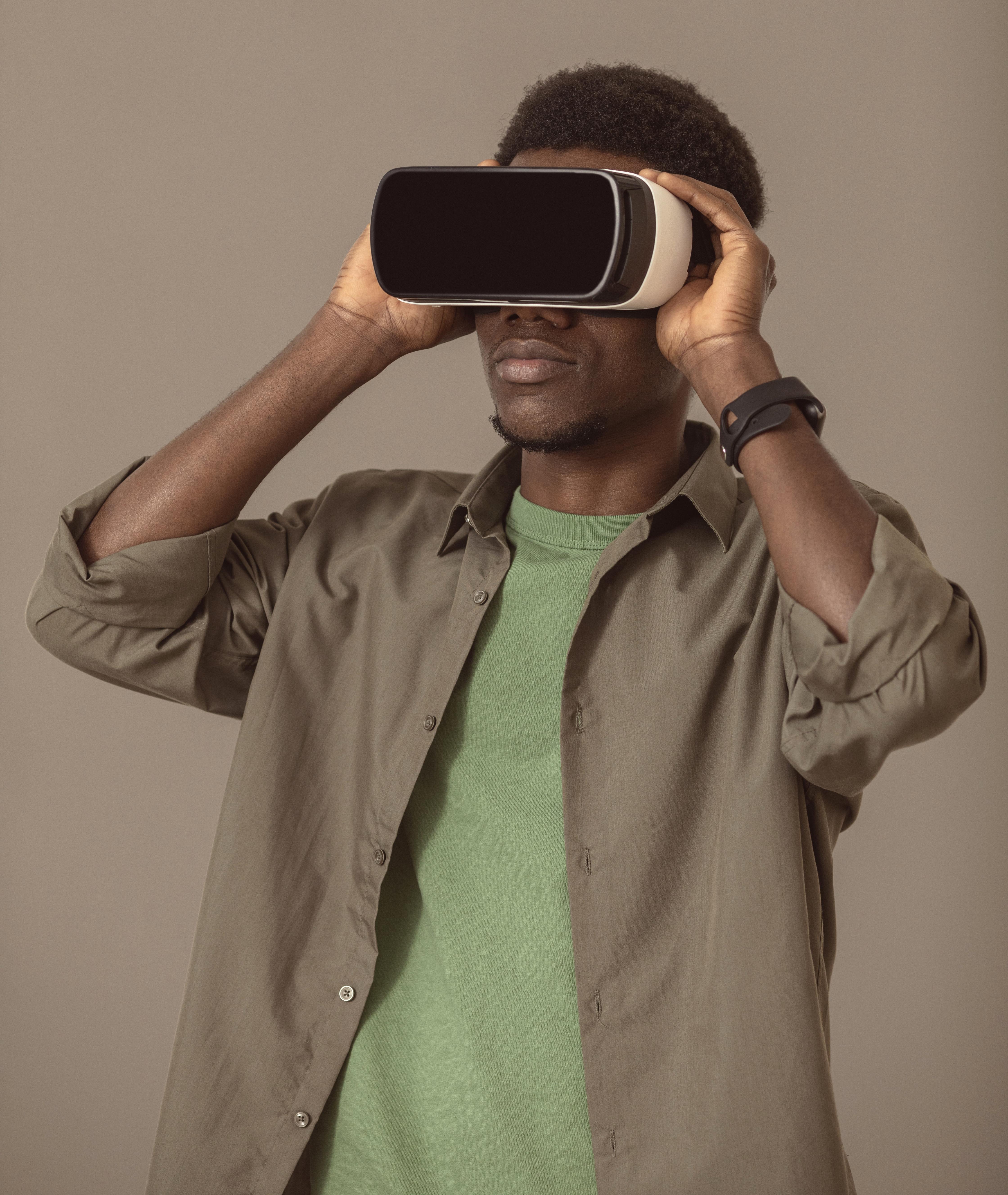 portrait-afro-american-man-using-virtual-reality-headset