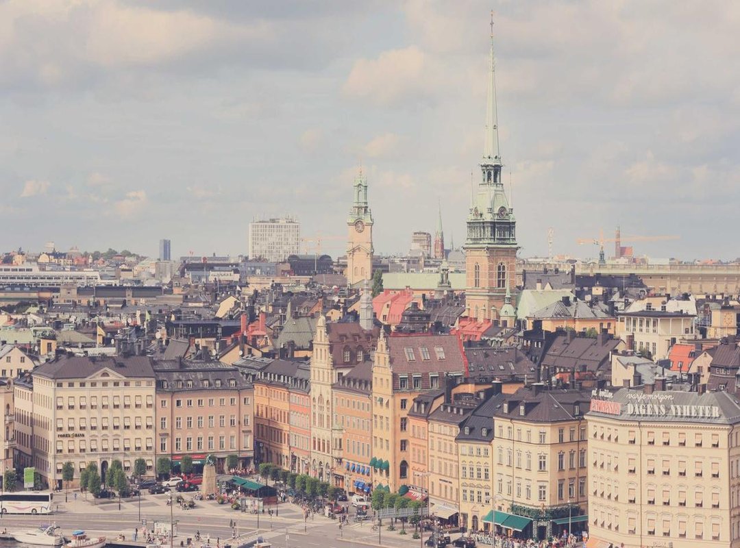 Setting the Scene: Outfits and Backgrounds that Scream 'Attitude'